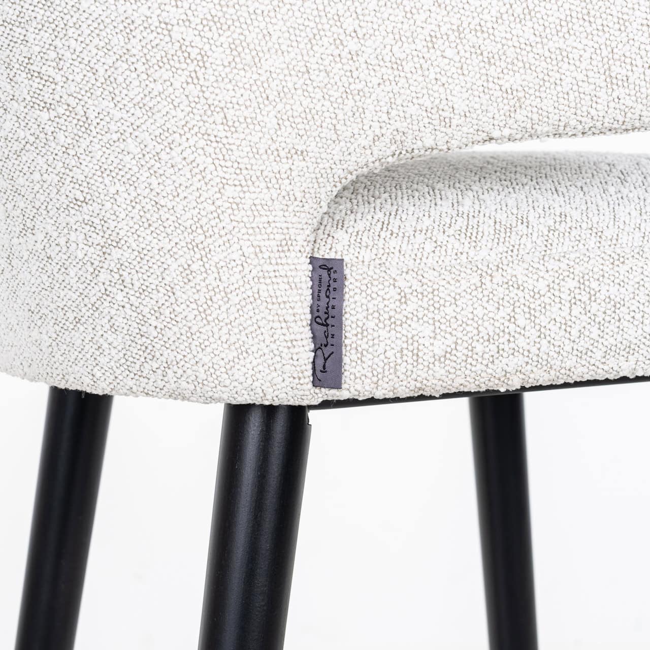 Bāra krēsls Indigo Richmond Interiors 62/106/62 cm white bouclé - N1 Home