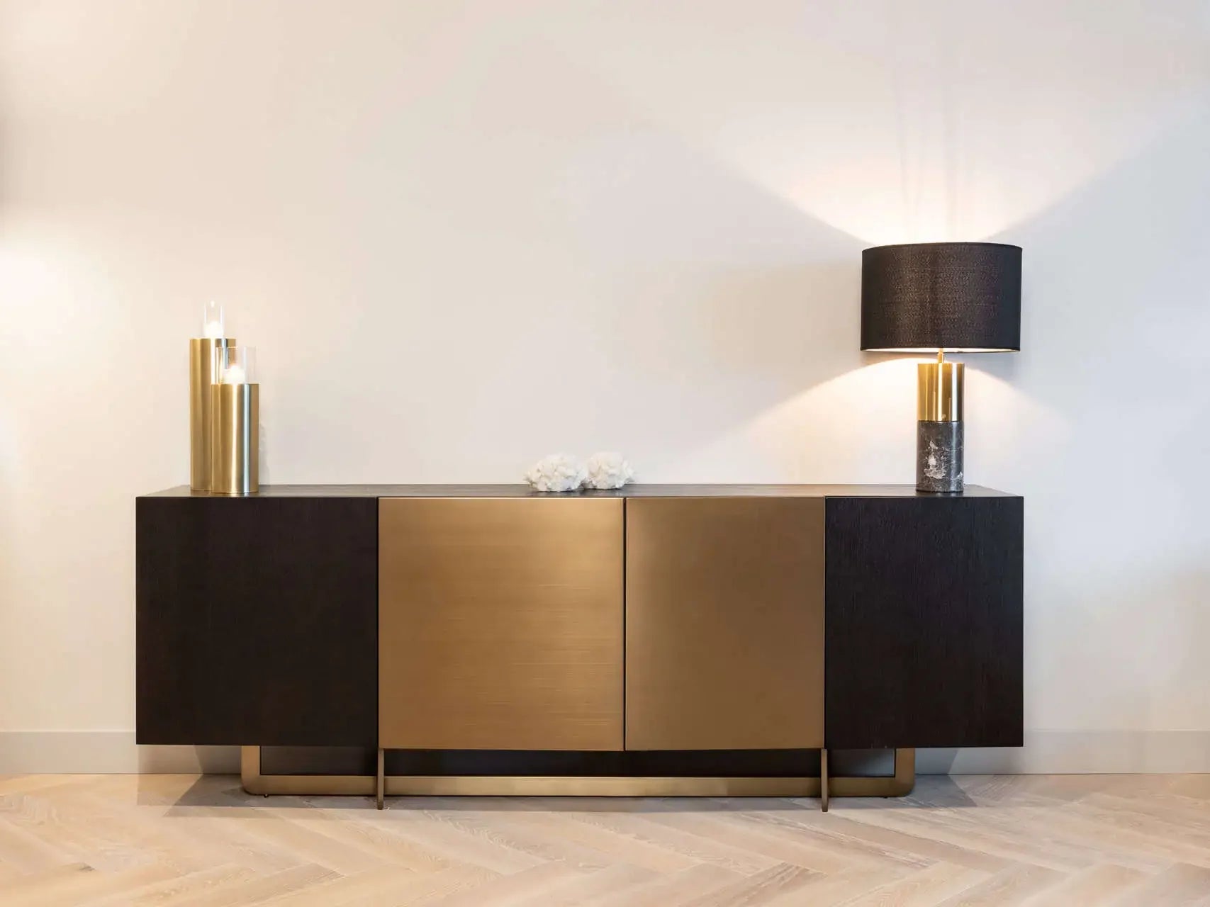Galda lampa Richmond Interiors Nyo 63/40/40 cm melna - N1 Home