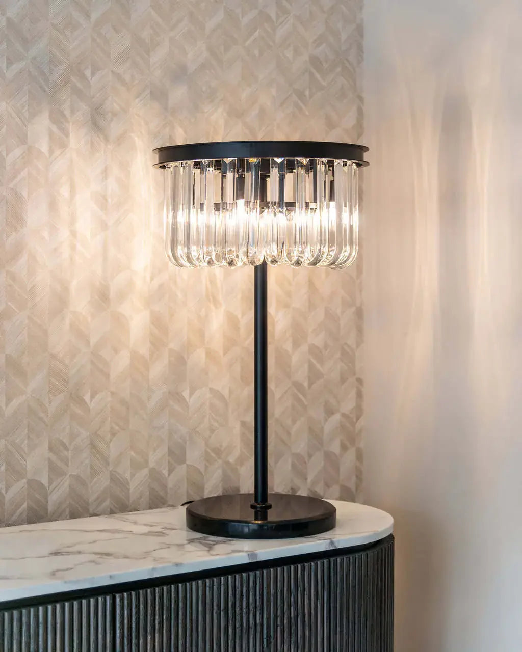 Galda lampa Richmond Interiors Bessy 70/40/40 cm melns - N1 Home