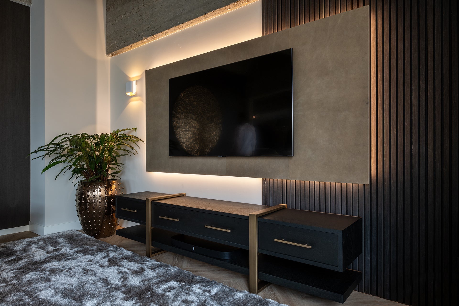 Konsole Cambon ar 3 atvilktnēm Richmond Interiors 80/180/45 cm tumša kafija - N1 Home