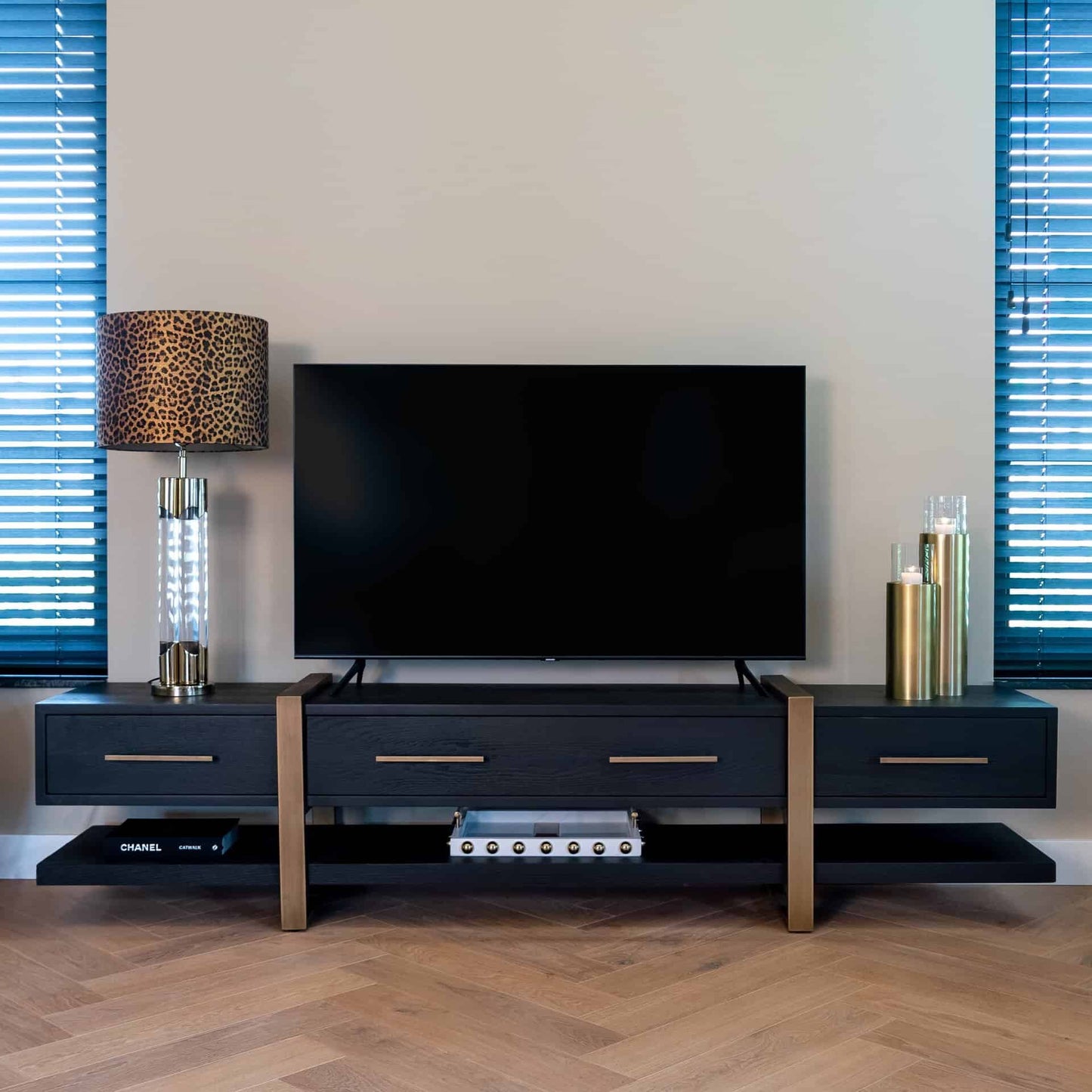 TV skapis Cambon Richmond Interiors 240/55/45 cm dark coffee