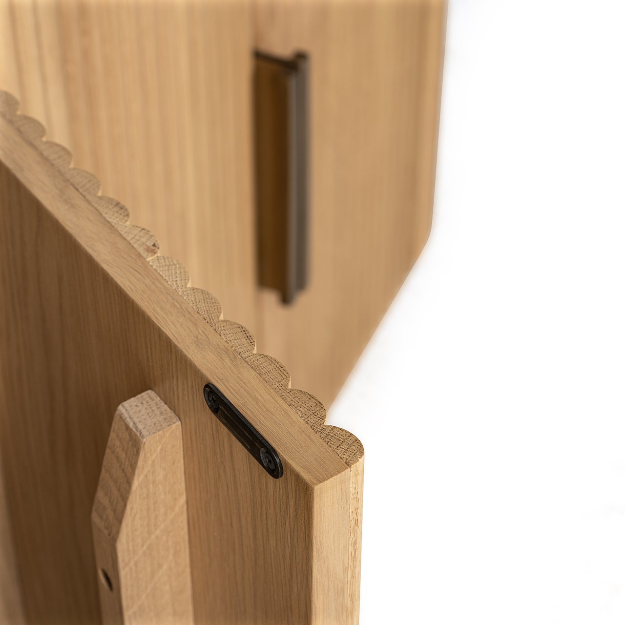 Kumode Belfort ar 4 durvīm  Richmond Interiors dabīgs ozols - N1 Home