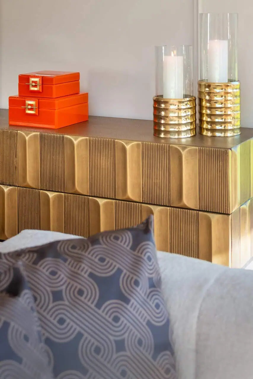 Kumode Jaxx 2 durvis 2 atvilktnes Richmond Interiors 81/160/40 cm melns/zelts - N1 Home