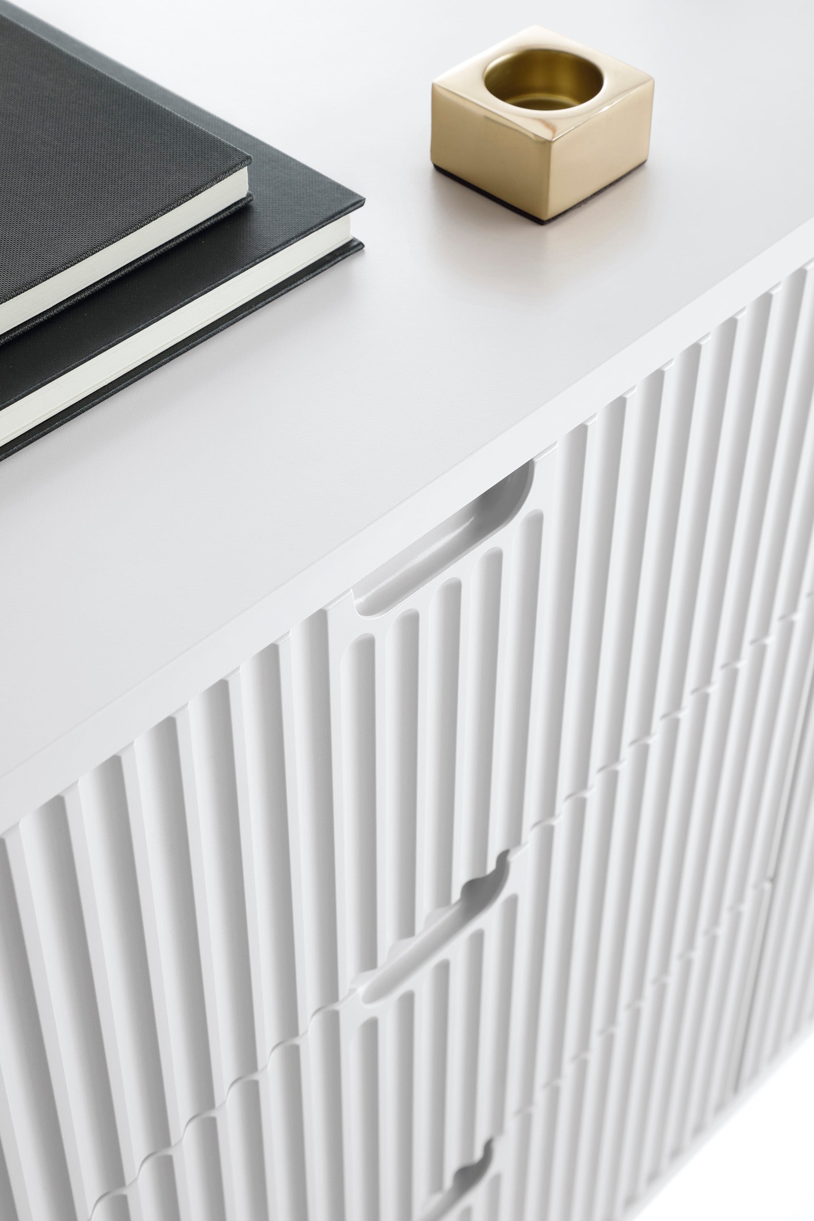 Kumode ROA 168/87/39 cm balts/zelts - N1 Home