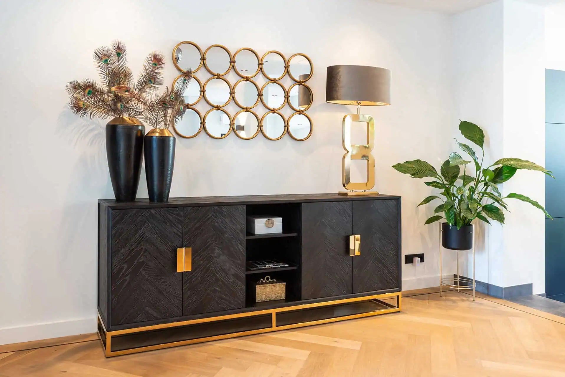 Kumode Blackbone zelta krāsā ar 4 durvīm Richmond Interiors 90/225/45 cm melna rustikāla - N1 Home